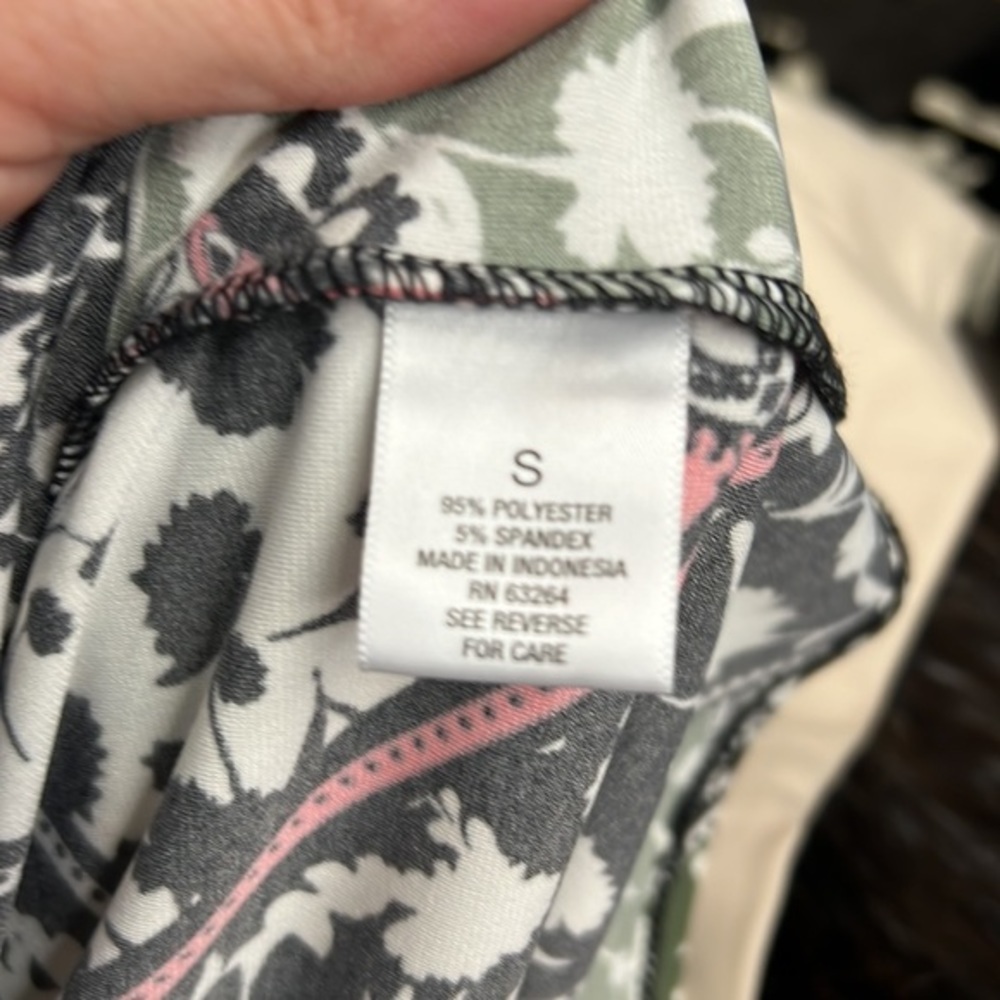 Nwt Roz & Ali Graphic Print Blouse Size Small Black Pink Green — image 6 of 6